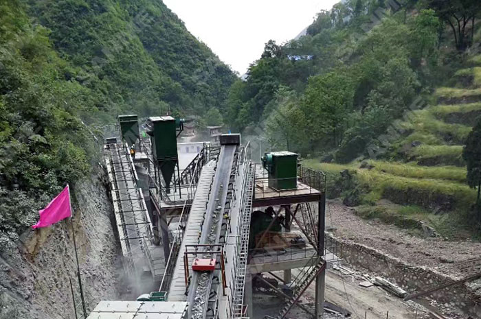 西安中材時(shí)產(chǎn)300噸石灰石破碎生產(chǎn)線