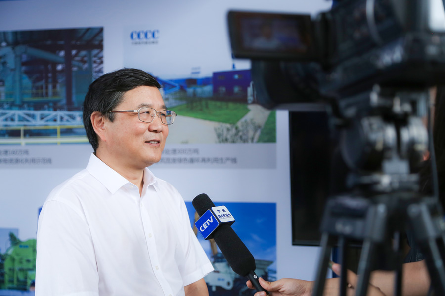 山美股份董事長楊安民接受中國教育電視臺采訪，談建筑垃圾資源化處理