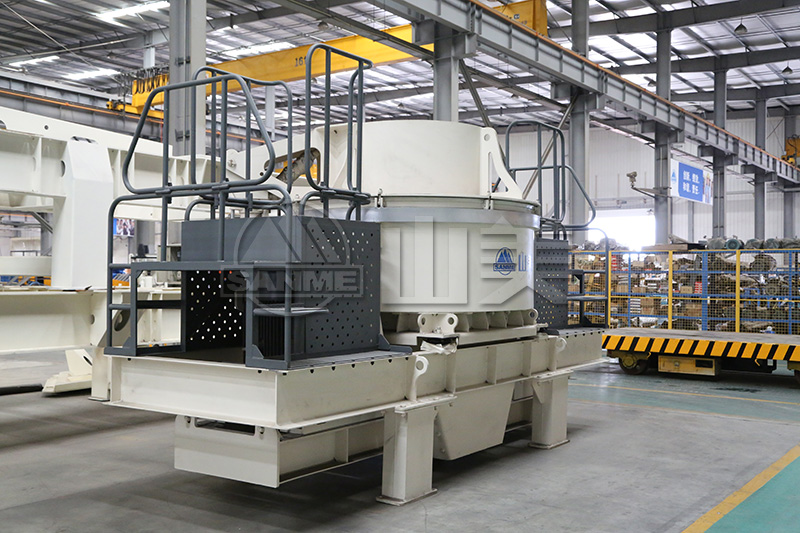 制砂機(jī)出砂率低是什么原因?qū)е碌模? /> 
</p>
<p>
	<br />
</p>
  <strong>四、物料的構(gòu)成：</strong><br />
<br />
  物料所含的細(xì)粉越多，影響越大，由于細(xì)粉容易粘附在物料上，從而物料在運(yùn)輸過程中會(huì)受到影響。所以，要將物料中的細(xì)粉篩分出去，以防這些細(xì)粉影響制砂機(jī)的正常運(yùn)行作業(yè)。<br />
<br />
  <strong>五、制砂機(jī)型號(hào)差異：</strong><br />
<br />
  每個(gè)<a href='http://log-view.com/products/sand-maker/' title='制砂機(jī)設(shè)備' target='_blank'>制砂機(jī)設(shè)備</a>廠家生產(chǎn)出的制砂機(jī)都會(huì)有一定的型號(hào)差異，不同型號(hào)的制砂機(jī)在運(yùn)行時(shí)的生產(chǎn)量不同、能源消耗量也是不同的，在購買<a href='http://log-view.com/products/sand-maker/' title='制砂設(shè)備' target='_blank'>制砂設(shè)備</a>時(shí)要對自己的生產(chǎn)需求要有一定的了解，購買合適自己生產(chǎn)需求的型號(hào)，否則不但會(huì)影響到設(shè)備的產(chǎn)量，并且還有可能會(huì)讓用戶花費(fèi)更高的成本。<br />
<br />
  <strong>六、是否規(guī)范操作，定期維護(hù)：</strong><br />
<br />
  制砂機(jī)操作人員要按照規(guī)章制度規(guī)范地操作制砂機(jī)，設(shè)備的定期維護(hù)也能夠提升出砂率。要是一臺(tái)制砂設(shè)備并沒有定期的維護(hù)保養(yǎng)和規(guī)范操作，便會(huì)導(dǎo)致設(shè)備的易損件加快磨損，致使制砂機(jī)設(shè)備的使用壽命大大減少，而且在單位時(shí)間里的生產(chǎn)量比較小。<br />
<br />
  七、除此之外，設(shè)備在運(yùn)行一段時(shí)間后，生產(chǎn)量會(huì)有所下降，這也是無法避免的，為了更好的提高出砂率，設(shè)備在日程的生產(chǎn)中還要注意以下幾點(diǎn)：<br />
<br />
  1、檢查主軸和葉輪的轉(zhuǎn)速。要是葉輪轉(zhuǎn)速較低，就對造成物料拋出的速度不足，物料之間的碰撞或是物料和護(hù)板之間的撞擊力不夠，出砂率肯定是不會(huì)太高，所以要保證轉(zhuǎn)速正常是非常重要的。<br />
<br />
  2、密封的作業(yè)要做好。制砂機(jī)在作業(yè)時(shí)間久了之后，密封的部件便會(huì)出現(xiàn)磨損，要是長時(shí)間地不更換，粉塵會(huì)很容易地進(jìn)入軸承和油路中，導(dǎo)致設(shè)備的潤滑油失去作用，造成軸承的加快磨損，減少使用壽命，所以一定要定期地查看密封狀況。<br />
<p>
	<br />
</p>
<p style=