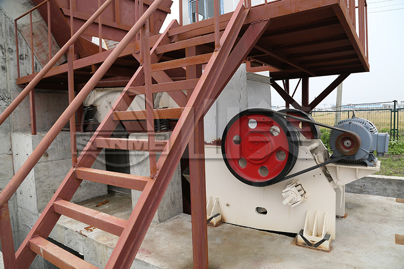 顎式破碎機的保養(yǎng)需要注意哪些事項？