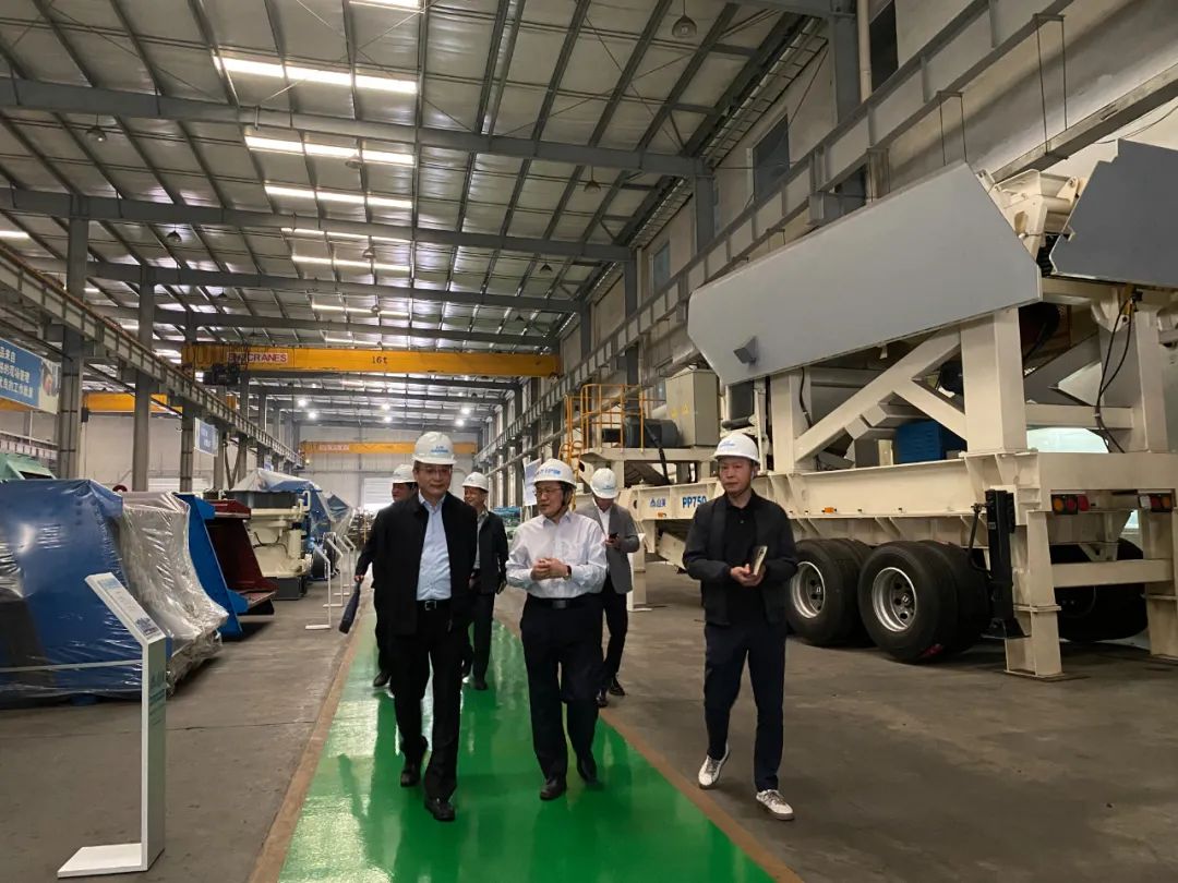 奉賢區(qū)人大常委會黨組書記、主任張培榮一行蒞臨上海山美股份開展“優(yōu)環(huán)境、穩(wěn)經(jīng)濟”大走訪大調(diào)研