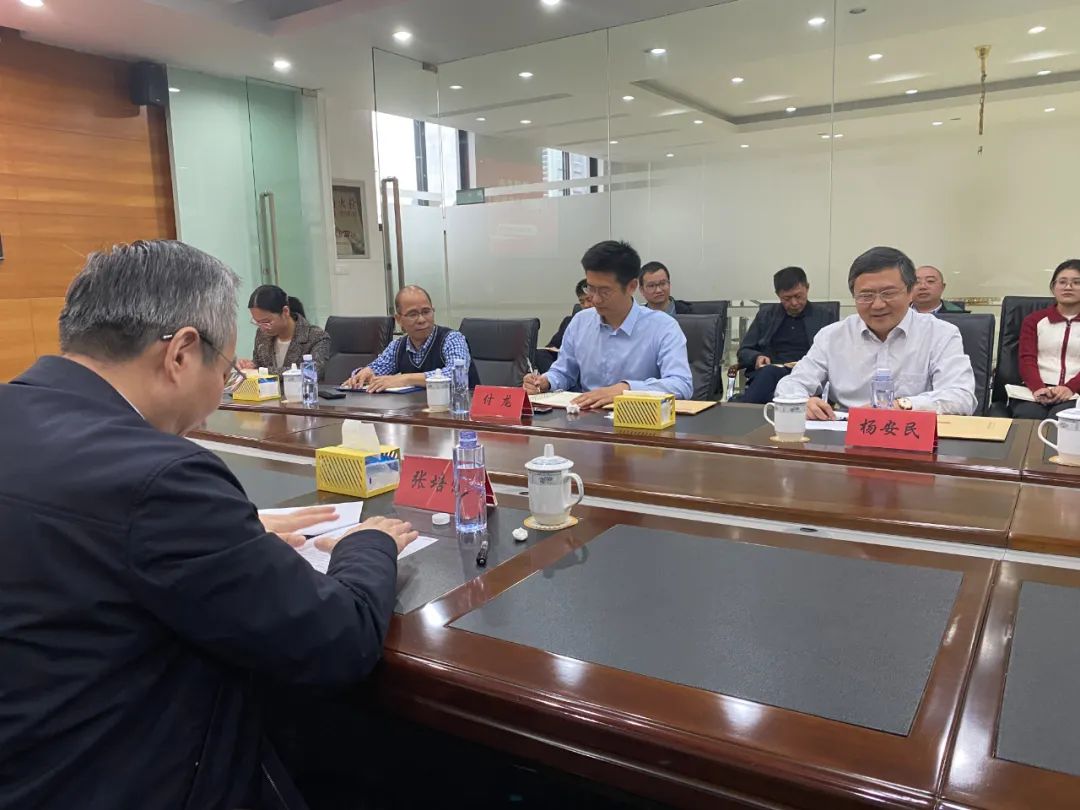 奉賢區(qū)人大常委會黨組書記、主任張培榮一行蒞臨上海山美股份開展“優(yōu)環(huán)境、穩(wěn)經(jīng)濟”大走訪大調(diào)研