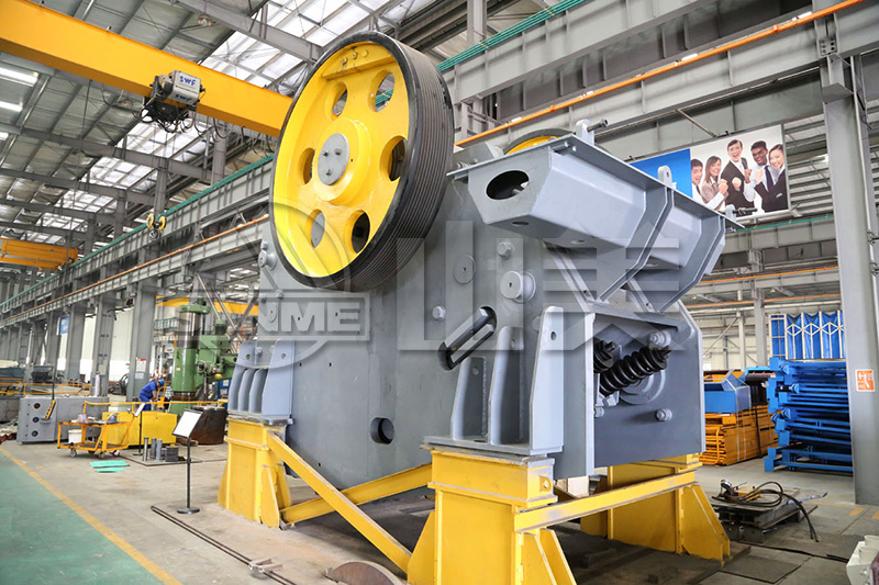 如何保證顎式破碎機出料均勻？