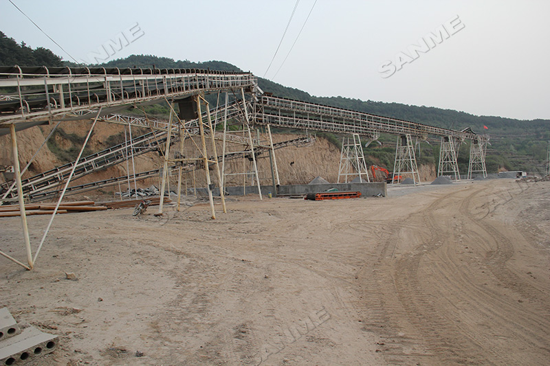 碎石生產(chǎn)線應(yīng)該選擇固定式還是移動(dòng)式？