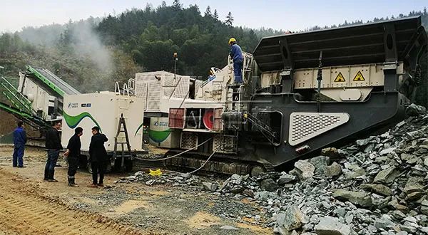時(shí)產(chǎn)值近600萬！山美移動(dòng)式破碎篩分一體站助力江蘇高碳鉻鐵礦破碎項(xiàng)目建設(shè)