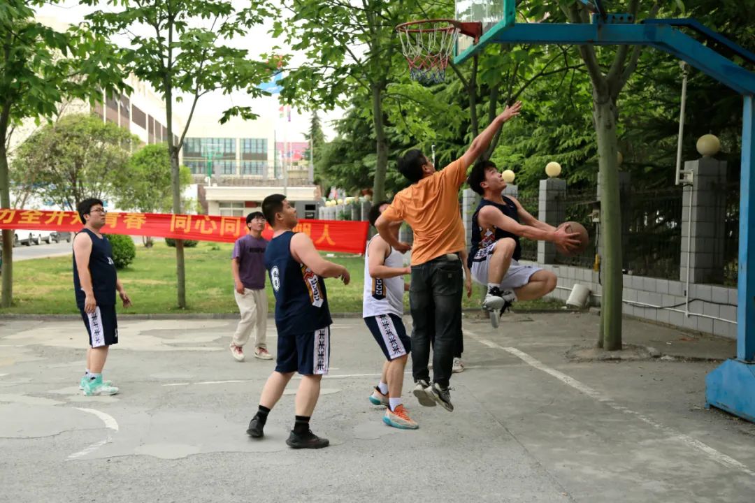 上海山美股份2025春季運(yùn)動(dòng)會(huì)火熱啟幕！拔河、籃球預(yù)賽燃情開戰(zhàn)