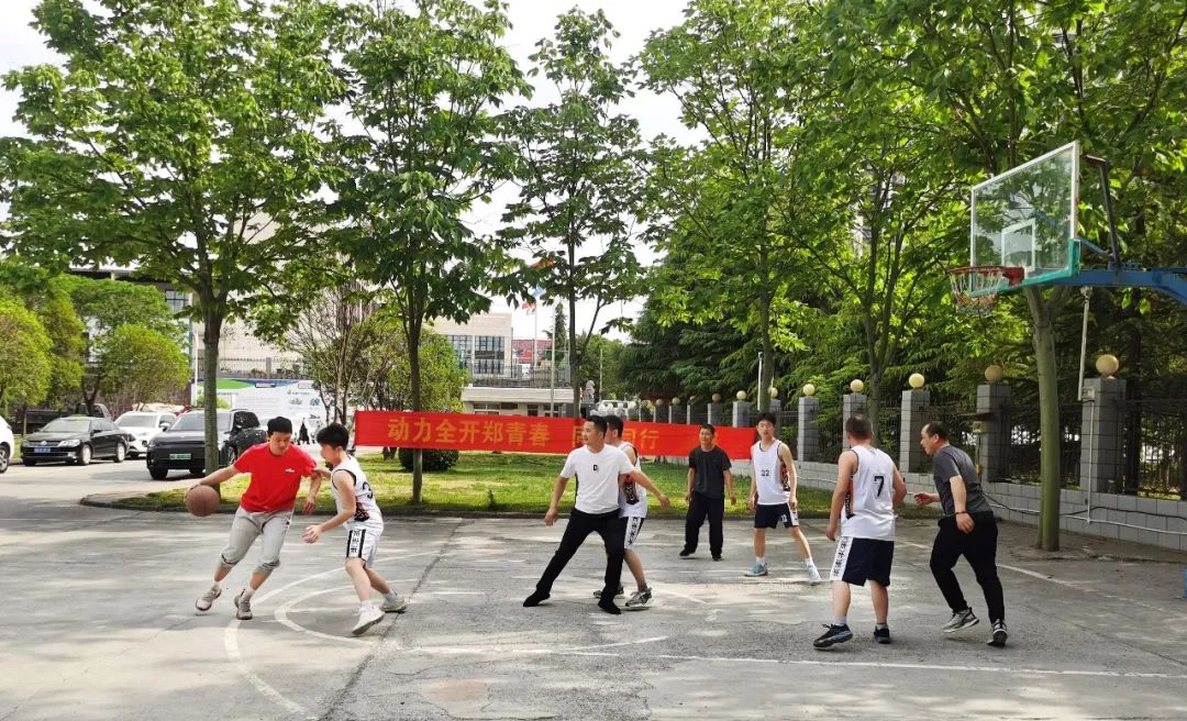 上海山美股份2025春季運(yùn)動會火熱啟幕！拔河、籃球預(yù)賽燃情開戰(zhàn)
